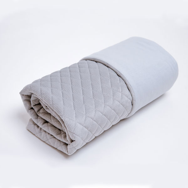 Gesteppte Babydecke aus Velvet-Jersey — Grau